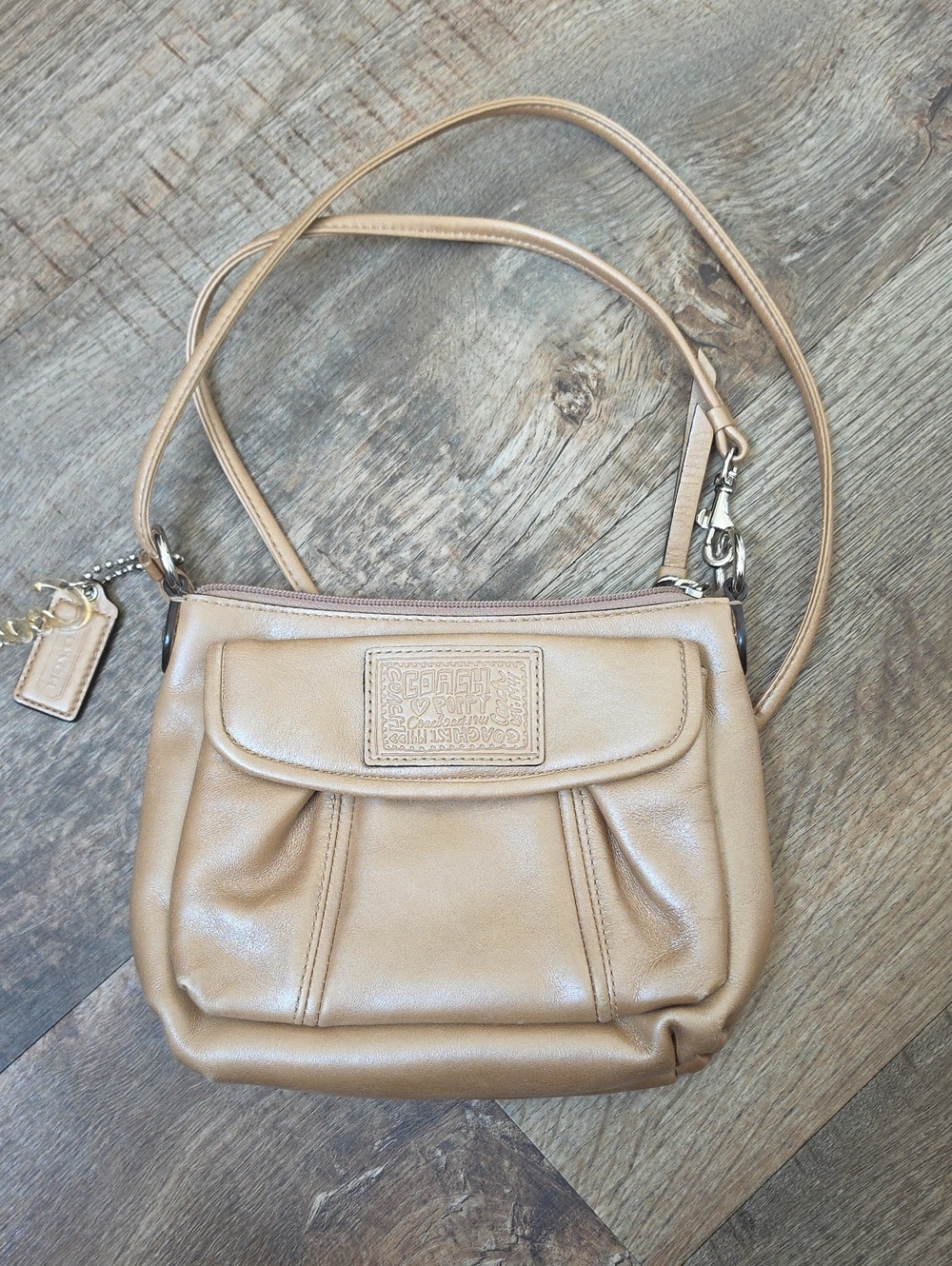 🆕 Coach gold Poppy bag